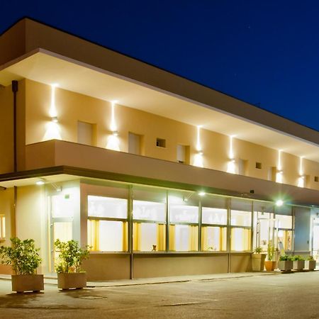 Hotel Ristorante Cesare Savignano sul Rubicone Bagian luar foto