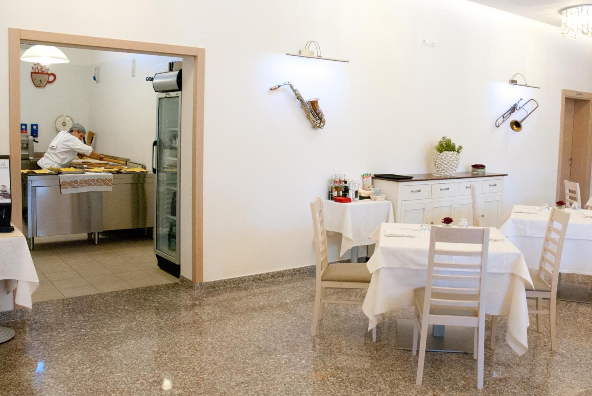 Hotel Ristorante Cesare Savignano sul Rubicone Bagian luar foto
