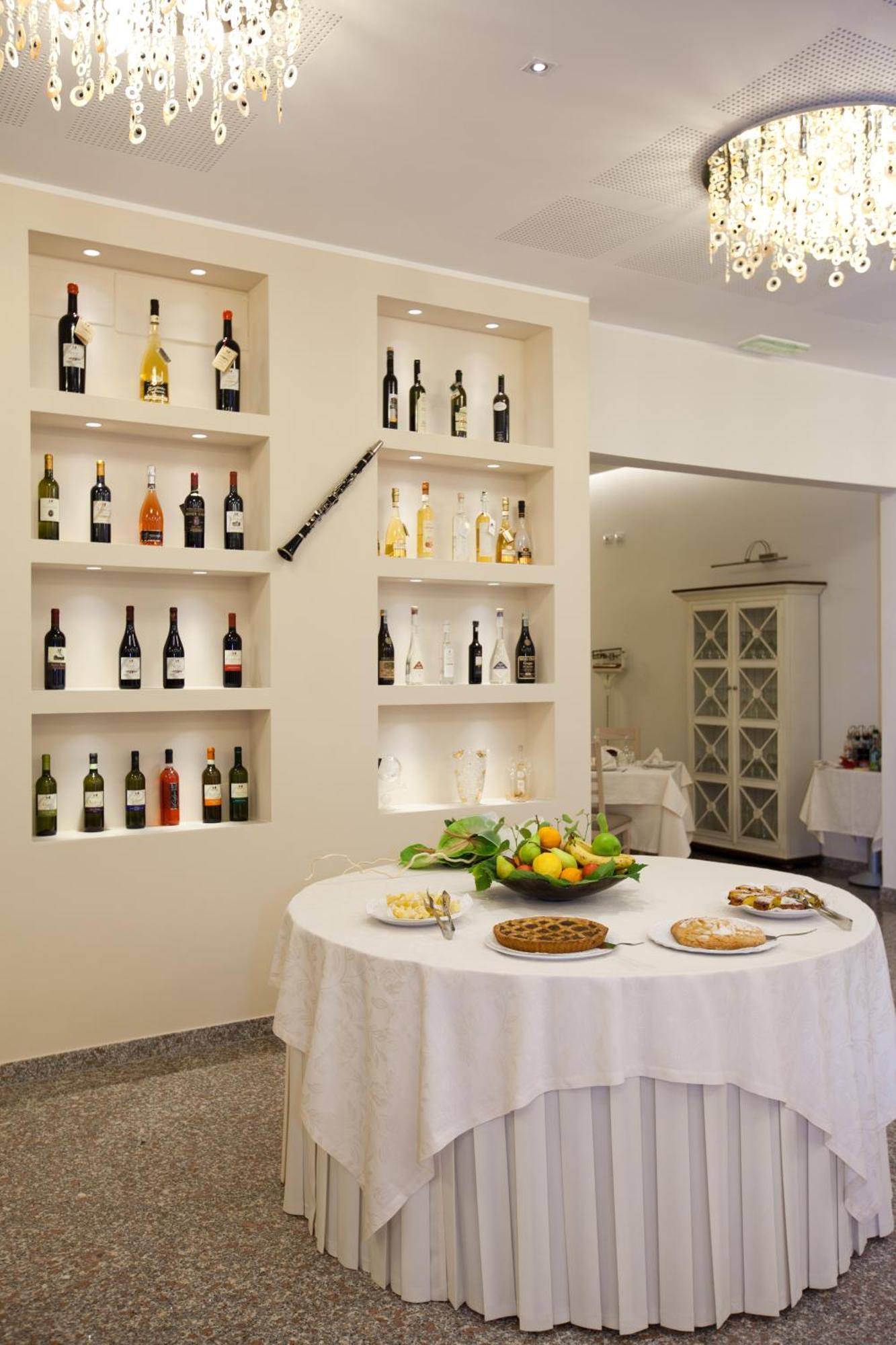 Hotel Ristorante Cesare Savignano sul Rubicone Bagian luar foto