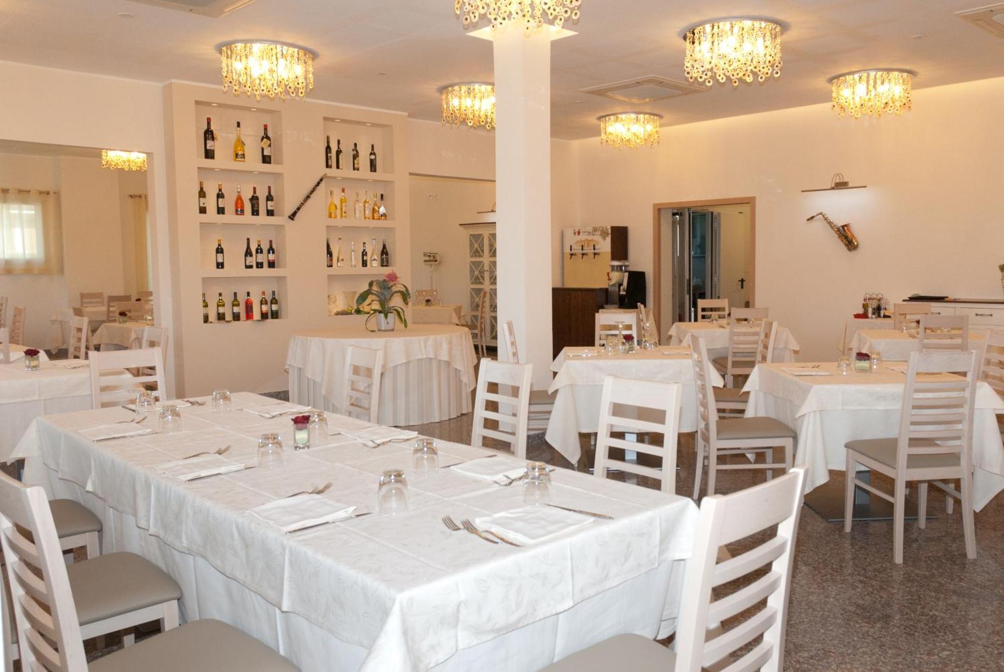 Hotel Ristorante Cesare Savignano sul Rubicone Bagian luar foto